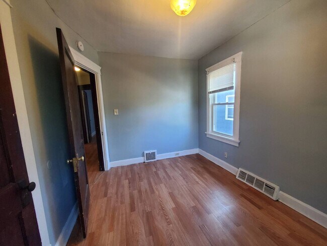 Building Photo - 2217 W 105th St