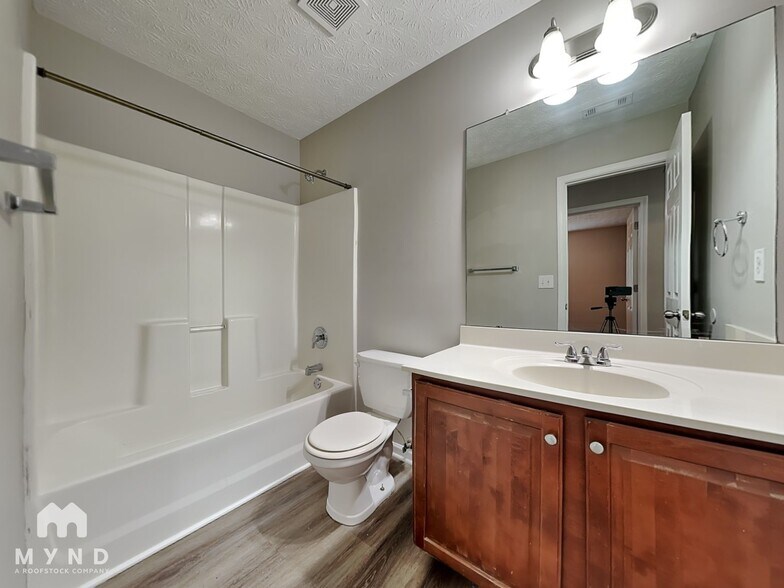 Building Photo - 158 Mcarthur Dr