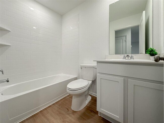 Building Photo - 1515 Las Cuevas Dr