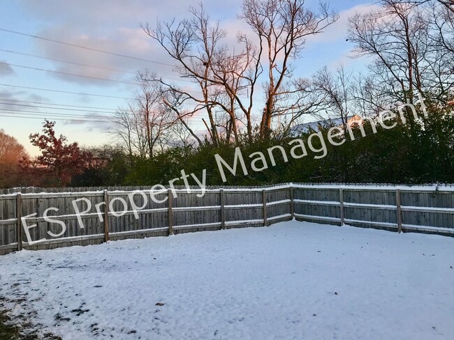 Building Photo - Beautiful 3 Bedroom 2 Bathroom Ranch Style Home in Lawrence!