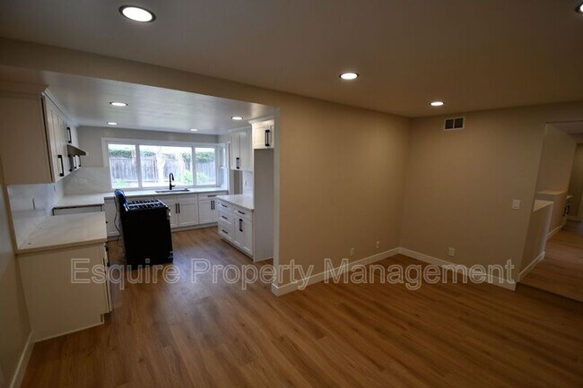 Building Photo - 3621 Miramar Way