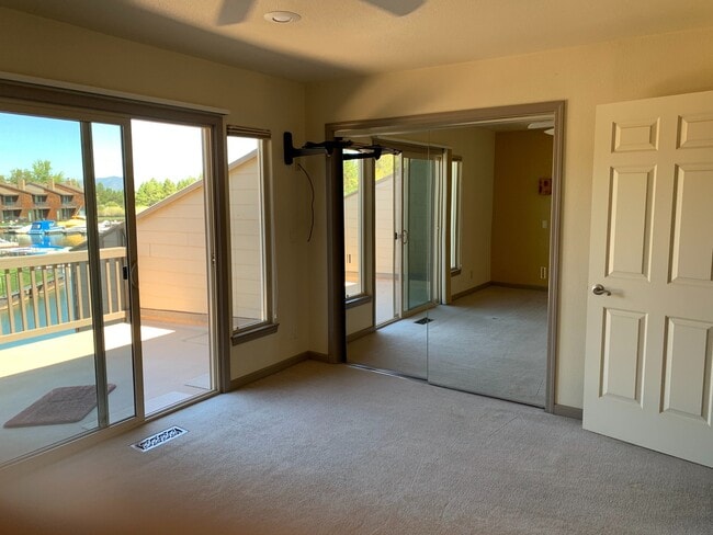 Building Photo - Secure your boat dock before summer!  Unfurnished 3 bed, 2 bath condo with marina and mountain vi...