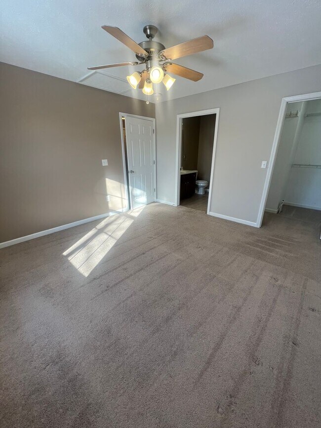 Building Photo - Beautiful 2 Bedroom 2.5 Bath Condo With Loft Space!