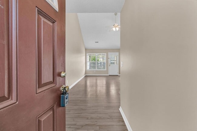 Building Photo - 1004 Cobblestone Blvd