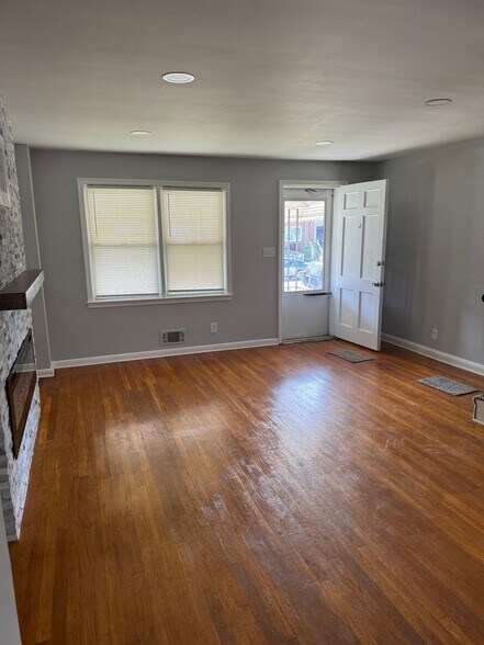 Building Photo - 2231 Graythorn Rd