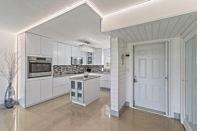 Building Photo - 100 Waterway Rd