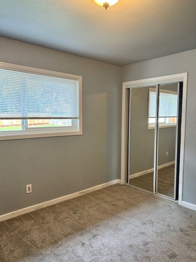 Building Photo - Single Level 3 Bedroom 2 Bath House in Rohnert Park