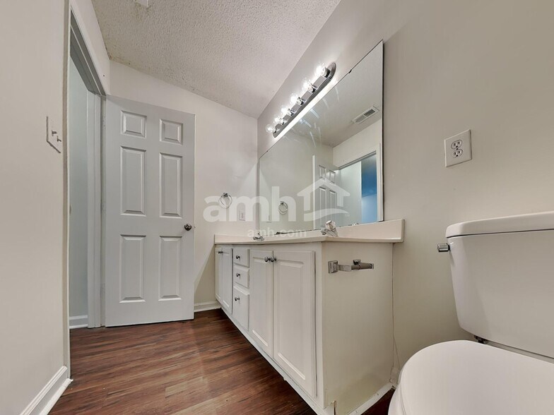 Building Photo - 134 Kimeo Way