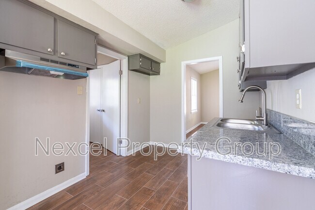 Building Photo - 8106 Elmbrook Dr