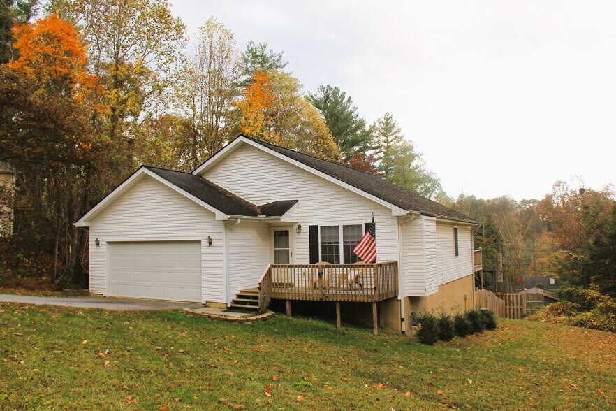 Building Photo - 216 Windsor Ct