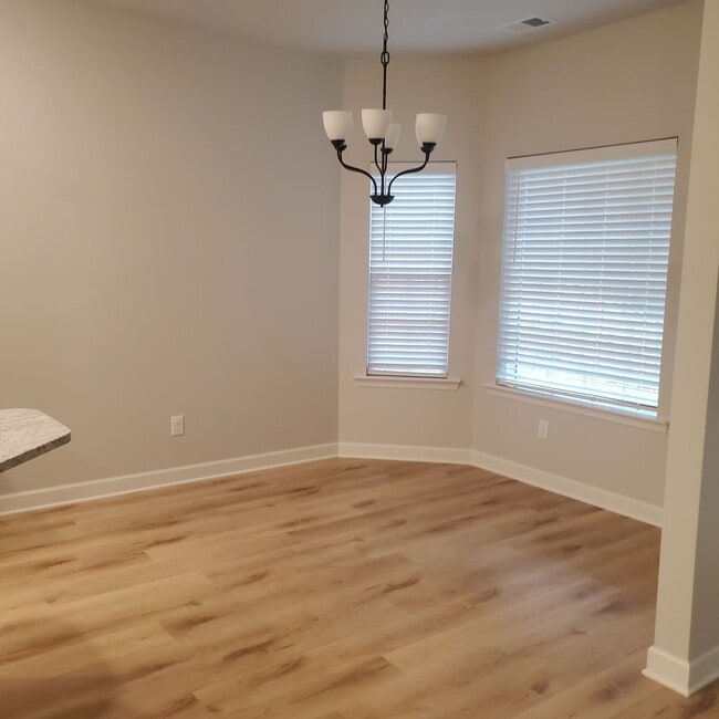 Building Photo - 6195 Clover Ct