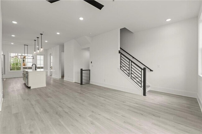 Building Photo - 673 Soul Aly