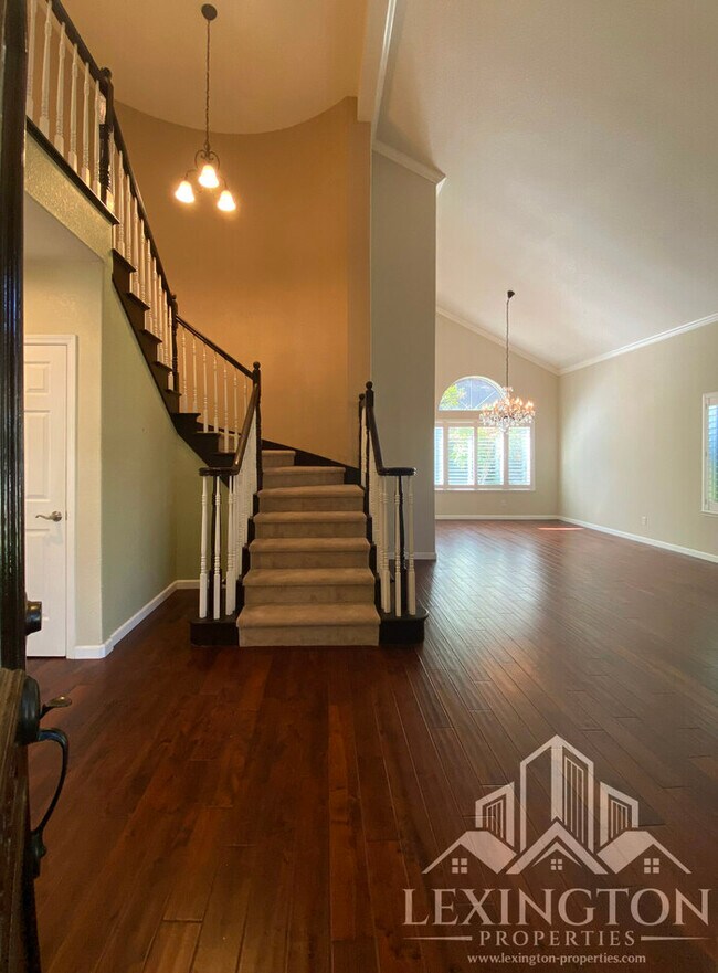 Building Photo - 6118 Cameo Dr