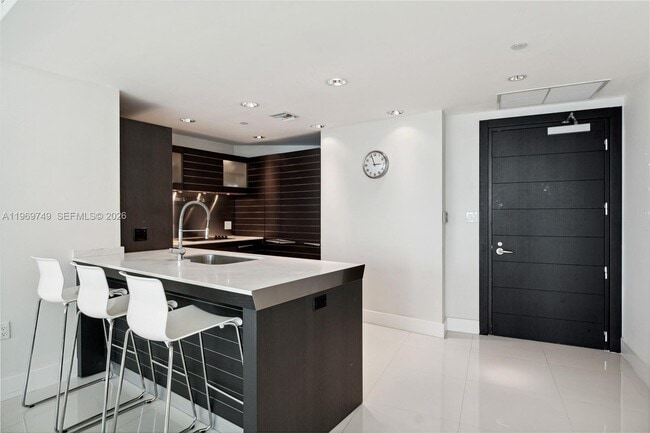 Building Photo - 200 Biscayne Blvd Way