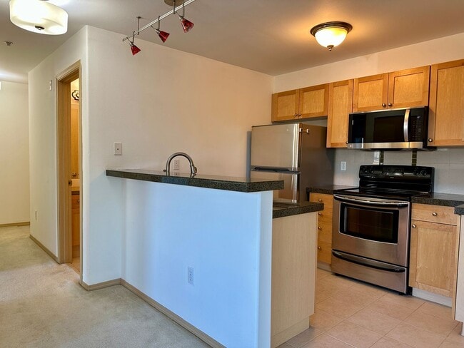 Building Photo - 2 Weeks Free Rent at Wonderful Greenwood 2 Bed/2Bath