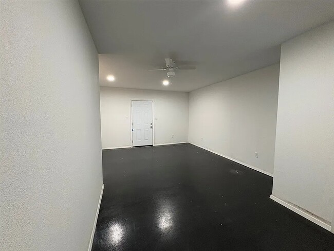 Building Photo - 8112 Melrose Ct W