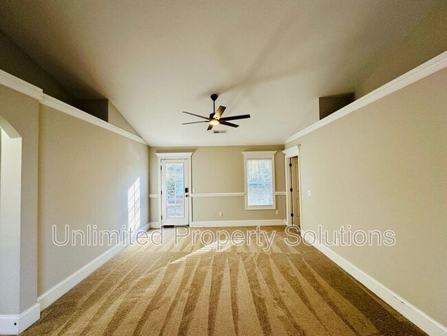 Building Photo - 1306 Avon Ct