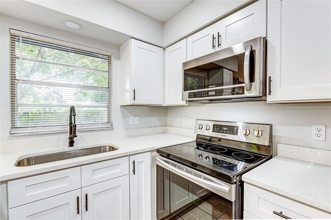 Building Photo - 1417 NE 38th St