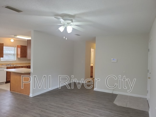 Building Photo - 1390 Old Middleburg Rd N