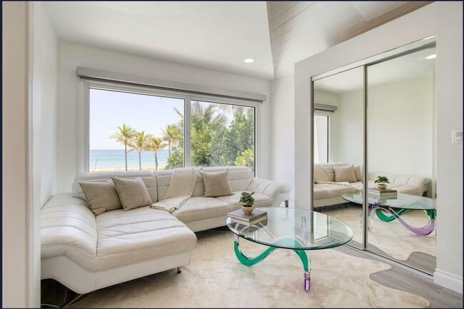 Building Photo - 3350 NE 14th Ct