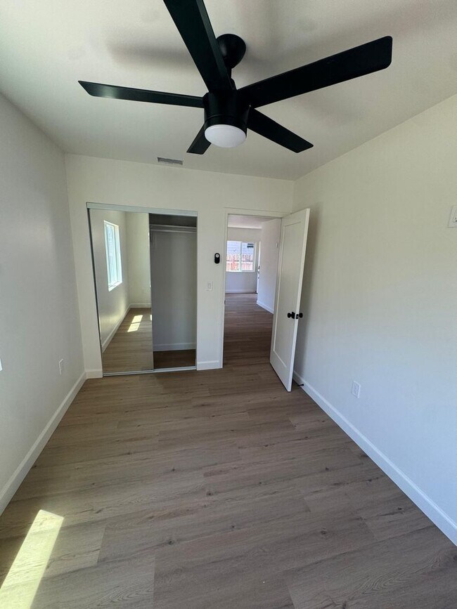 Building Photo - 2 bedroom 1 bath for rent in the College Area.