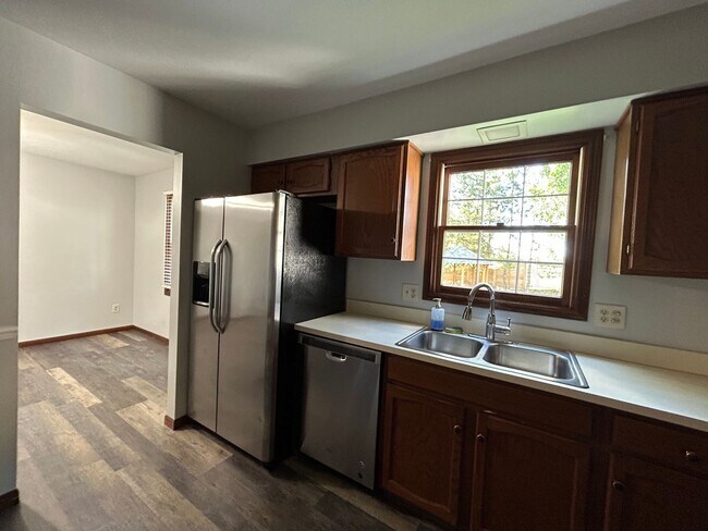Building Photo - 3 Bedroom Stone Facade Colonial with 2 Car Attached Garage  in Strongsville