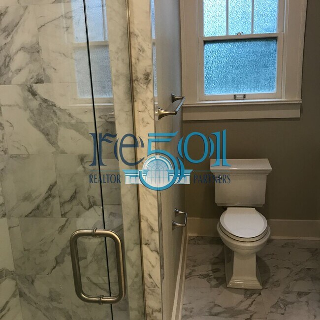 Building Photo - *New Price*  Newly Renovated Immaculate Co...