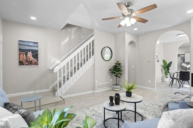 Building Photo - Contemporary Comfort Meets Convenience in ...