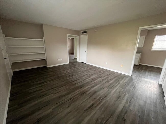 Building Photo - 3106 Duval St