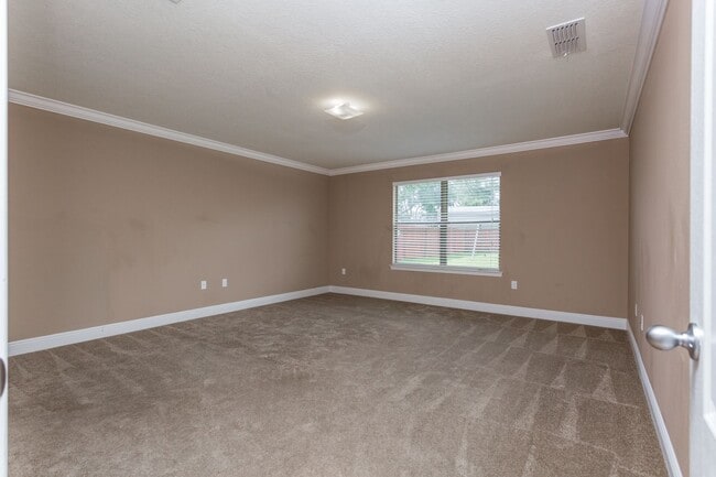 Building Photo - Spacious 4 Bed/3 Bath - Pace Mill Creek