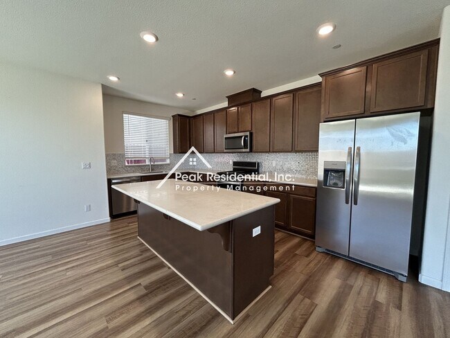 Building Photo - Beautiful Newer Folsom 4bd/2.5ba in Gated Community!