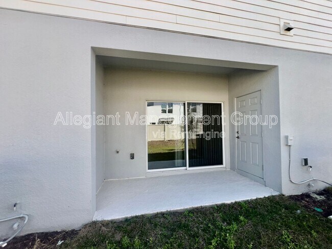 Building Photo - 3200 Skyline Lp