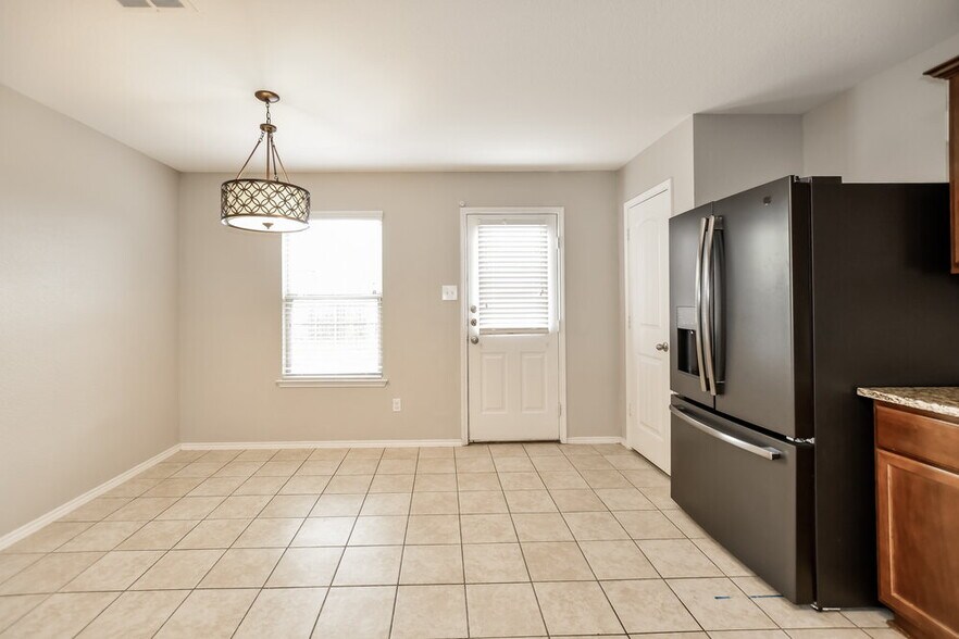 Building Photo - 1230 Ophelia Rd