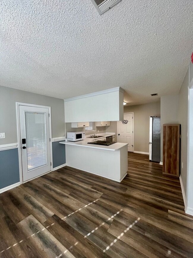 Building Photo - 4133 Hamilton Cir