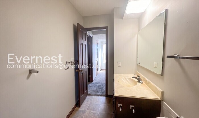 Building Photo - 2356 S Crysler Ave