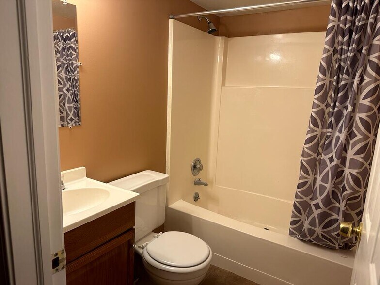 Building Photo - 662 Bailey Dr