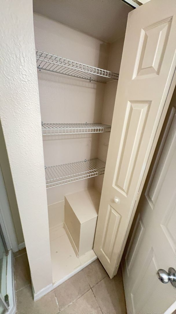 Building Photo - Regency Cove 55+ Gated Community - 2 bedroom won't last long, come See!!