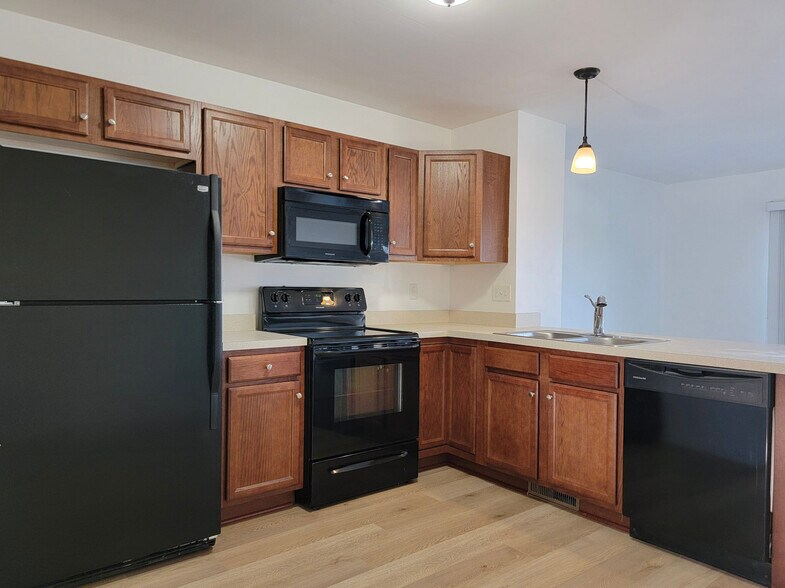 Building Photo - 749 Winding Ln