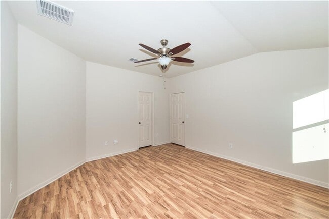 Building Photo - 322 Foxglove Dr