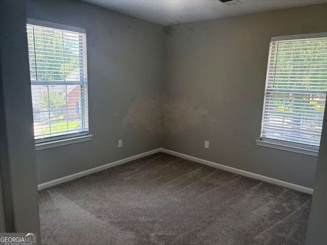 Building Photo - 304 Everdale