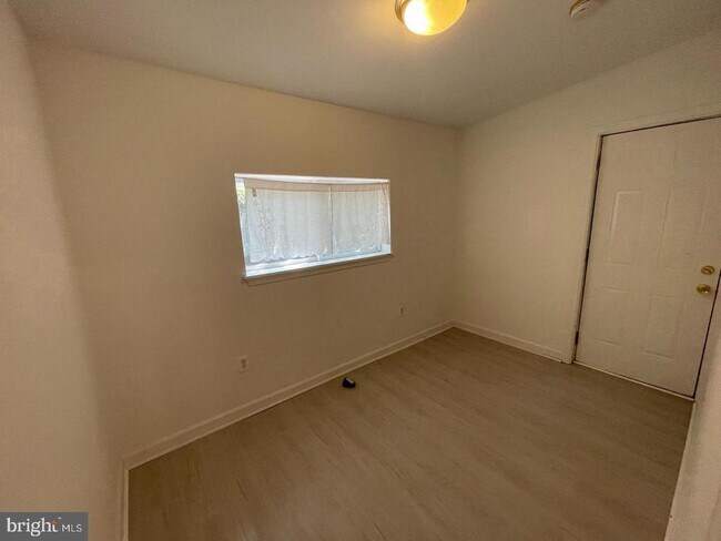 Building Photo - 2606 W Girard Ave