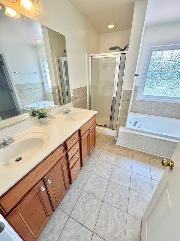 Building Photo - 3049 Danrett Ln