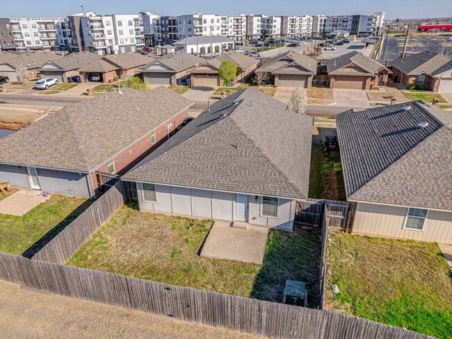 Building Photo - Newer Home in OKC