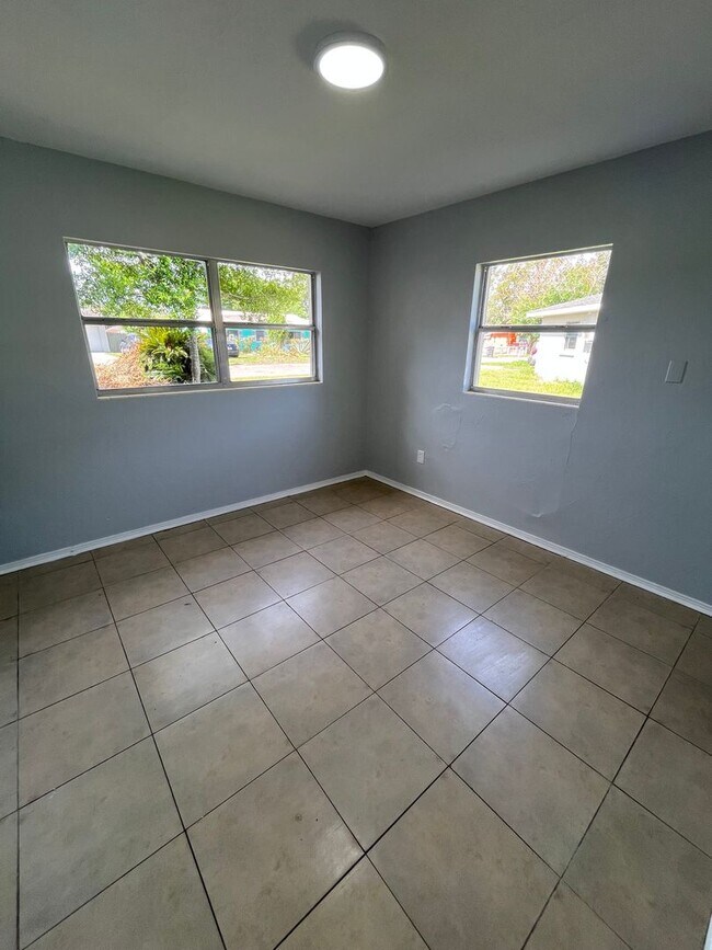 Building Photo - 538 Norfolk Cir