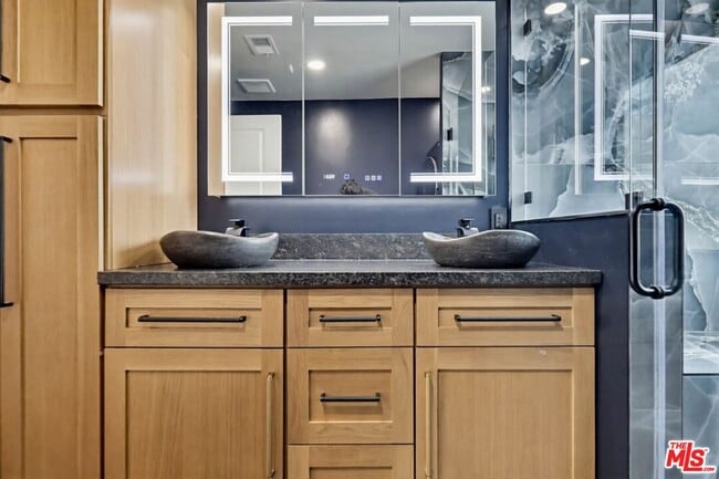 Building Photo - 2200 Easy Ave