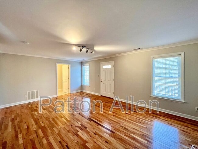 Building Photo - 430 Riverview Dr