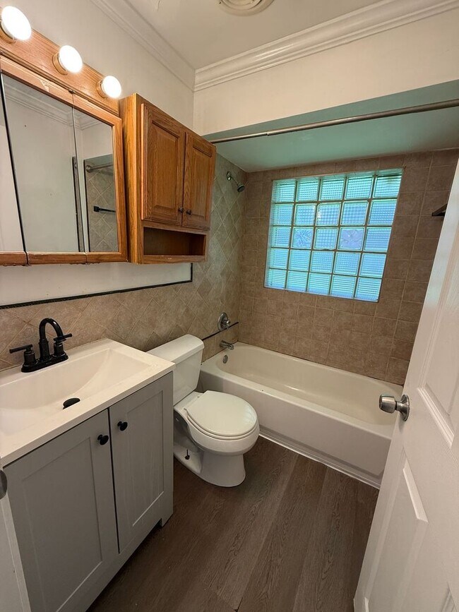 Building Photo - 4 Bedroom Home for Rent in University City!