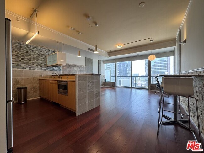 Building Photo - 1155 S Grand Ave