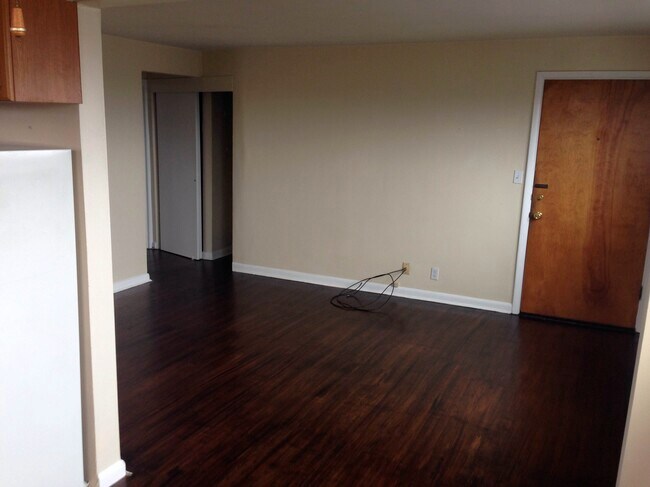 Building Photo - 3425 Pape Ave