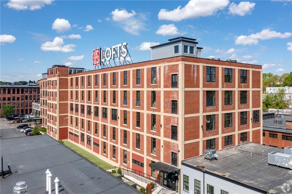 Building Photo - 411 Valley St